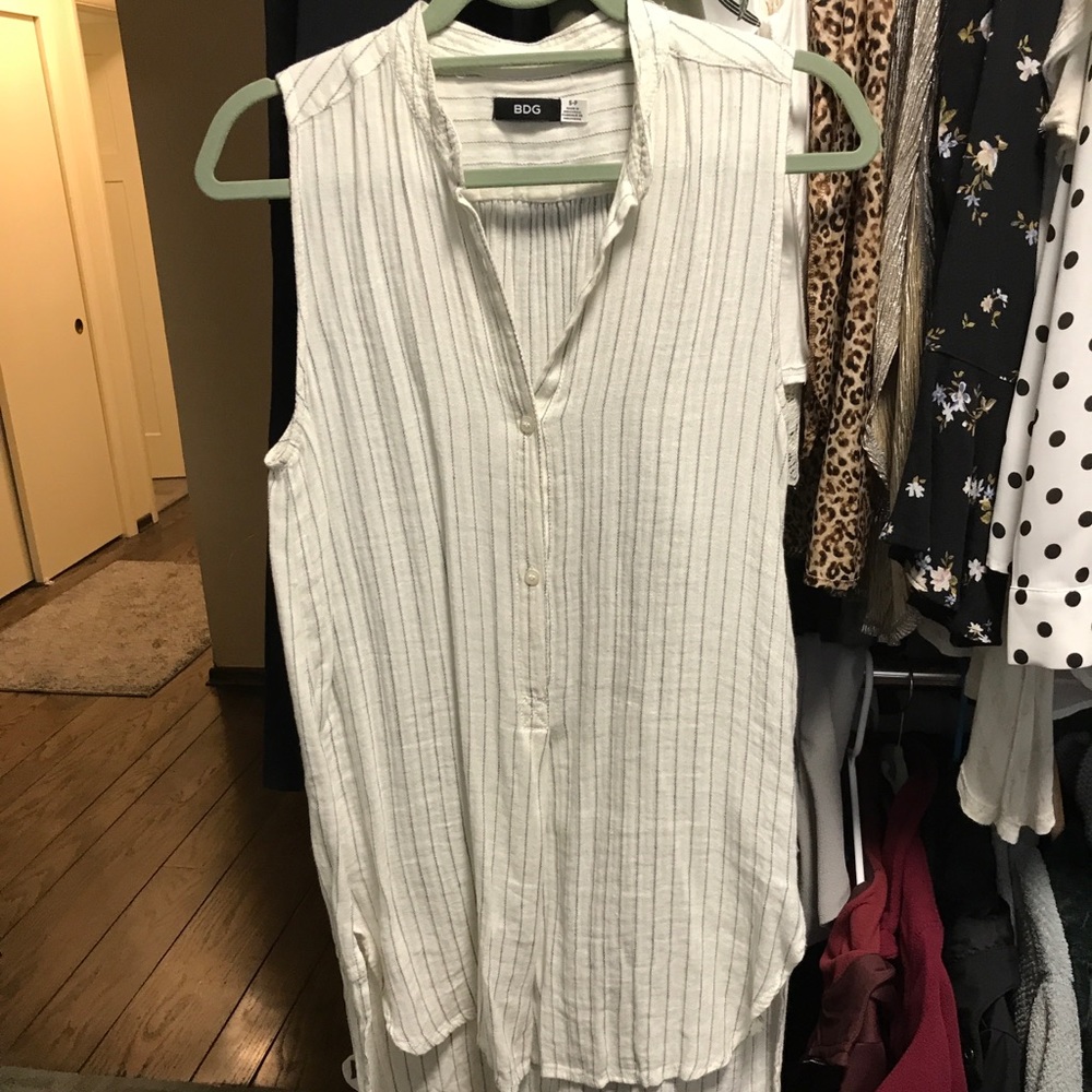 High-Low Sleeveless Henley Tunic